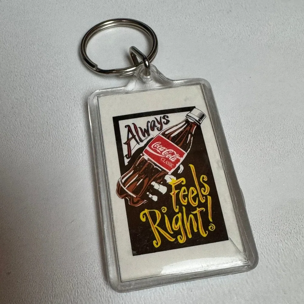Coca Cola‎ Keychain Always Feels Right Classic Bottle Vintage Style Collectible